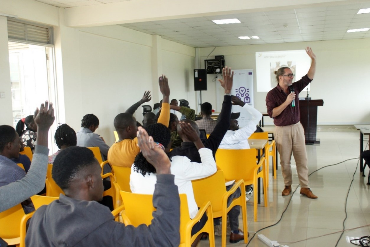 Enabel D4D expert facilitating during the first week of the DES academy